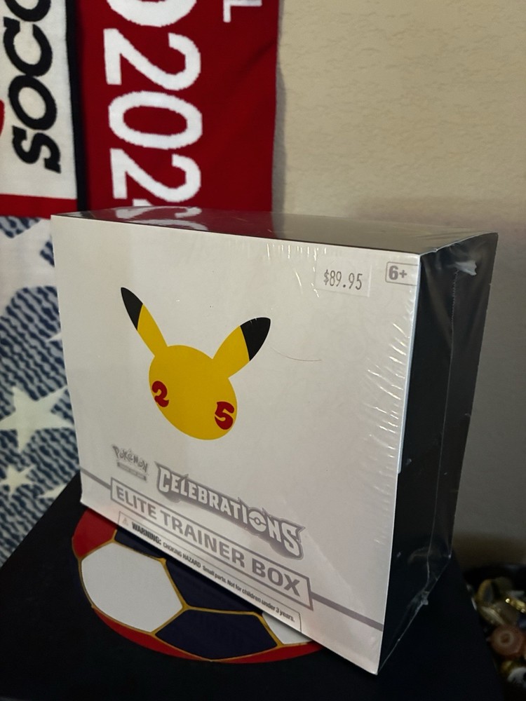 Pokémon TCG: 25th Anniversary Celebrations Elite Trainer Box (2021)