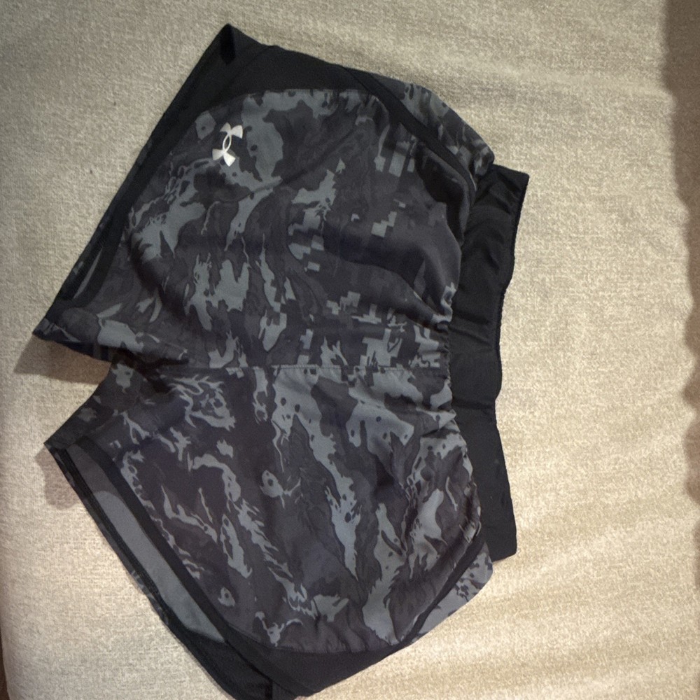 Under Armour Women’s Athletic Knit Shorts Black/Gray Camo 7