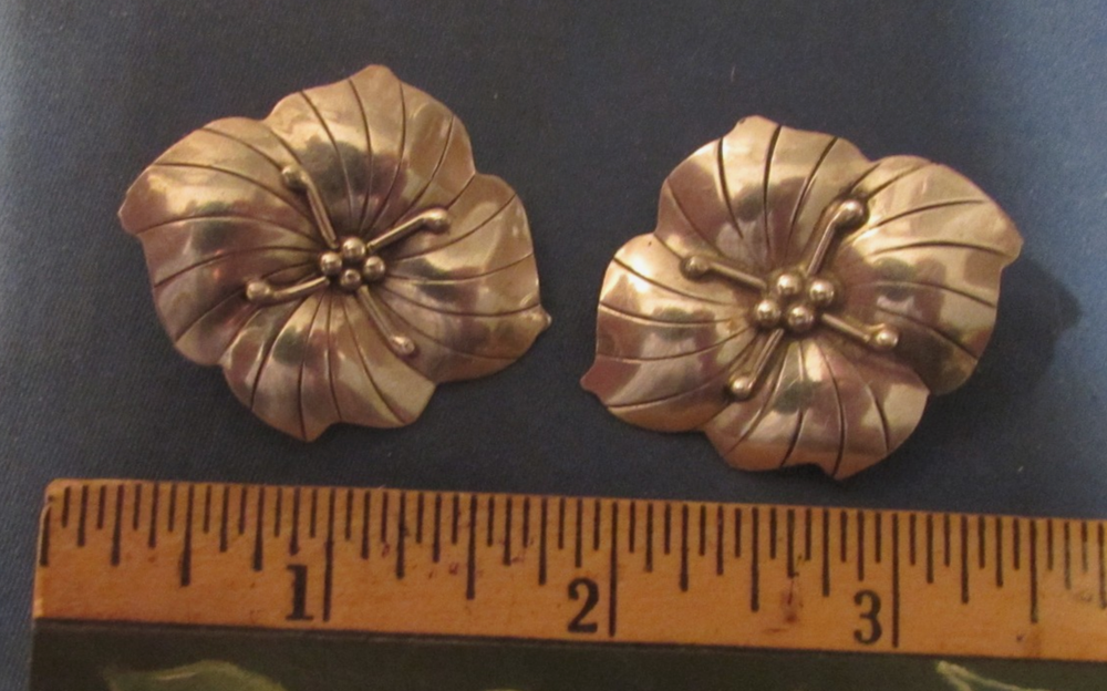 VINTAGE CDF 1985 CAROL FELLEY STERLING SILVER HIBISCUS FLOWER EARRINGS