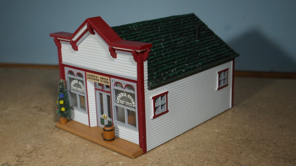 HO Scale Hallmark Collection GENERAL STORE 1994