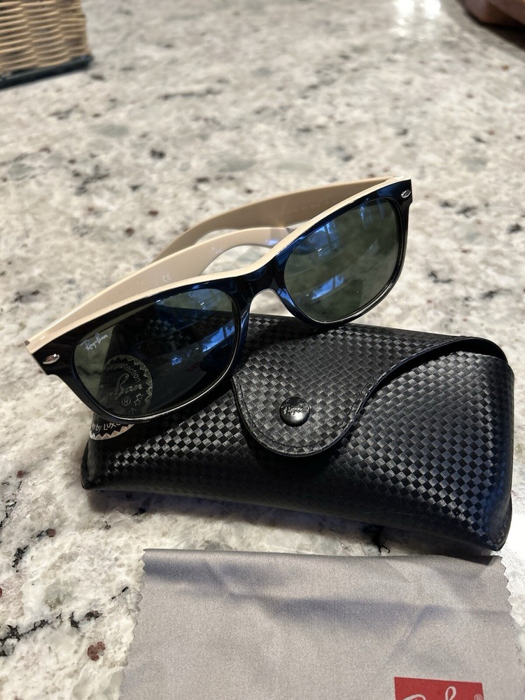 Ray-Ban Wayfarer Color Mix Gloss Black Unisex Sunglasses RB2132 875-55