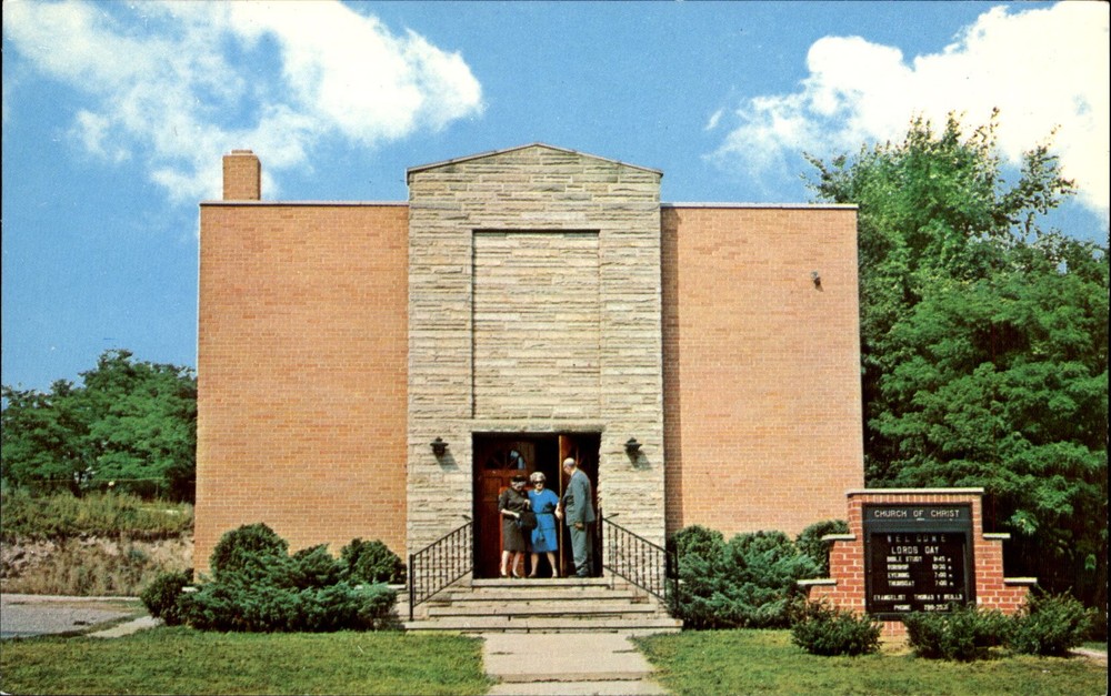 Church of Christ Ravenna Ohio ~ 1970s vintage postcard