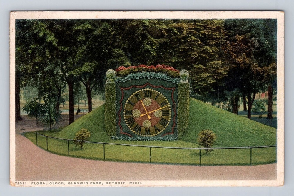 Detroit MI-Michigan, Gladwin Park, Floral Clock,  Antique Vintage Postcard