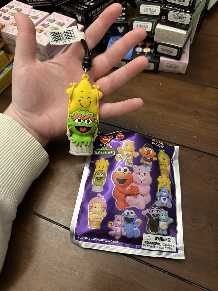 Collectibles: Oscar The Grouch Keychain - Sesame Street X Care Bears - New