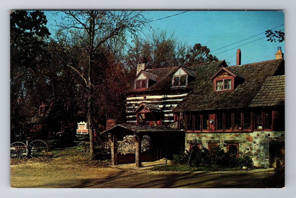 Hubertus WI-Wisconsin, The Fox & Hounds Inn, Advertising, Vintage Postcard