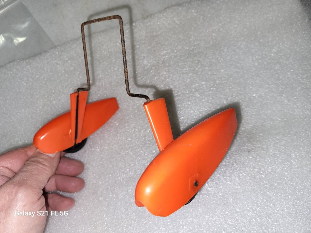 Testors Tether Plane Cosmic Wind Landing Gear Assembly for Larger Cosmic Wind