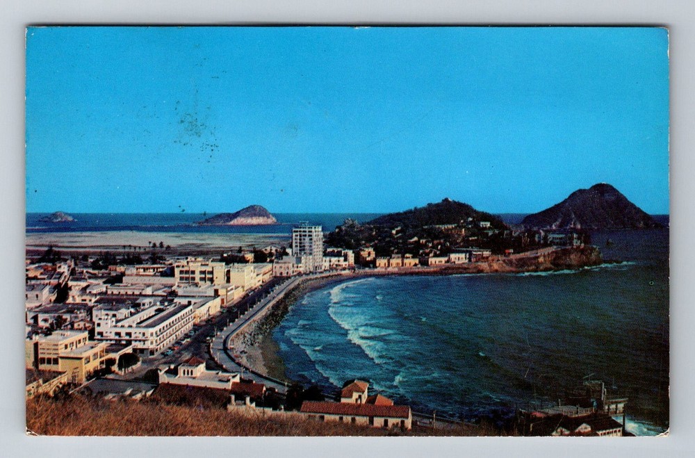 Mexico- Mazatlan Drive Along Olas Altas Beach Souvenir PC Vintage c1955 Postcard