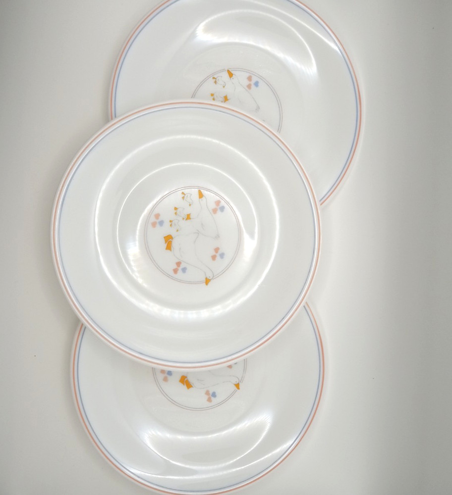 6 Arcopal France Hearts & Geese Milk Glass Salad/Dessert 7.5