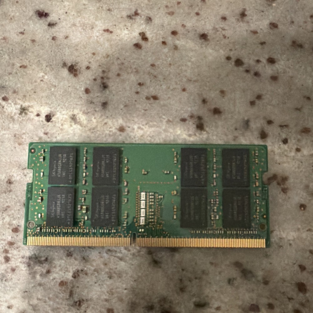 SK hynix 16GB DDR4-2666 SO-DIMM Laptop RAM PC4-21300 260-Pin HMA82GS6JJR8N