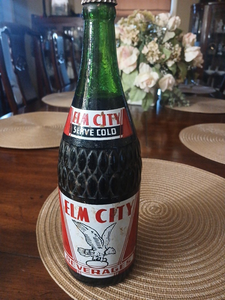 1964 Elm City Bottling Co. New Haven, Conn., Vintage picture ACL soda bottle