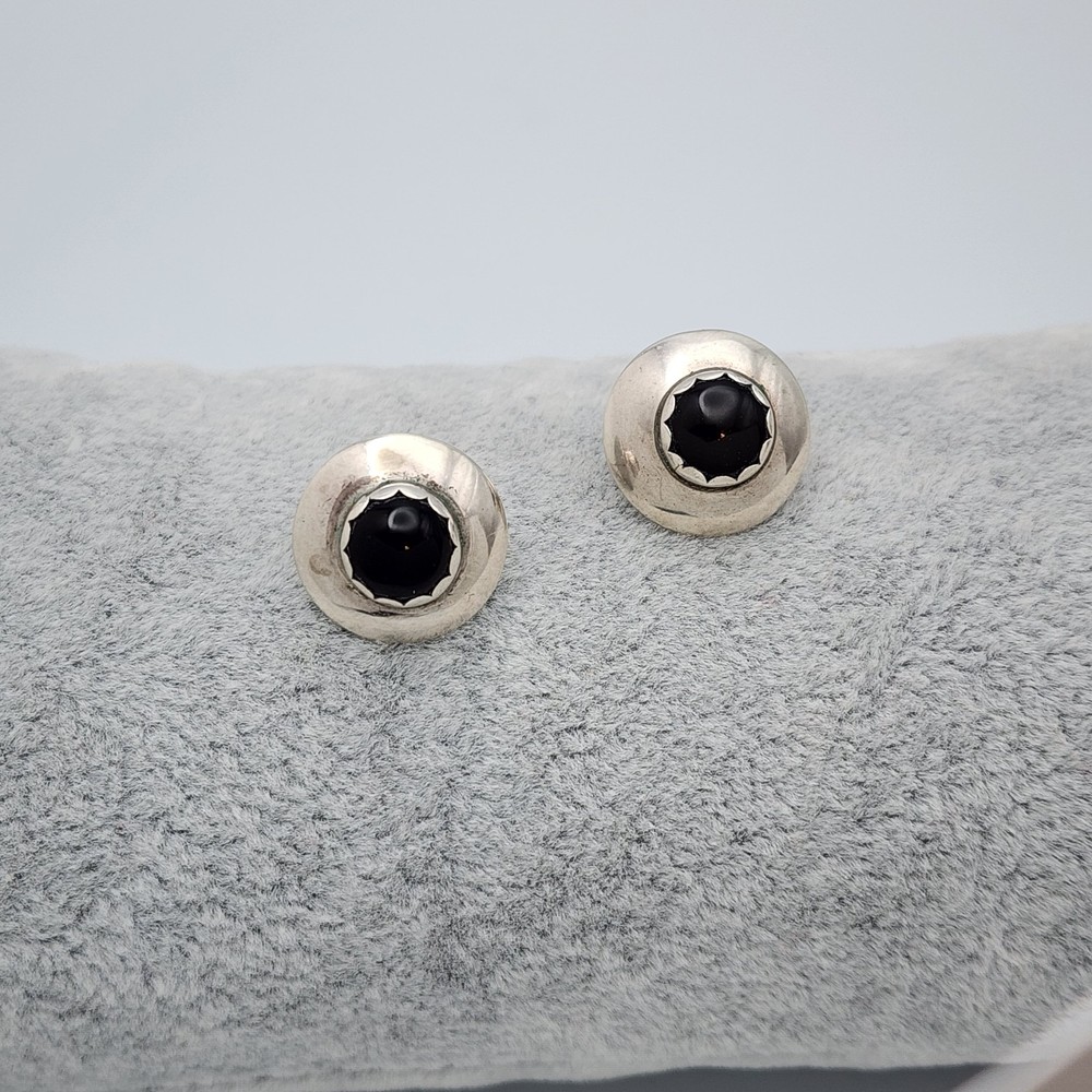 Sterling Black Stone Scallop Bezel Southwestern Earrings Post Small Round Silver