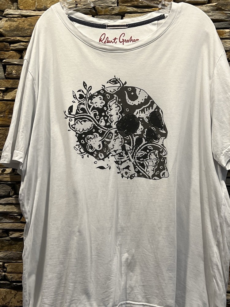 Robert Graham Men's Bed Of Skulls Print White Short Sleeve T-Shirt Large NEW
