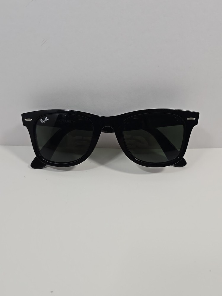 Ray-Ban Sunglasses Includes Case And Eyeglass Microfiber Lens Cleaning Cloth Set