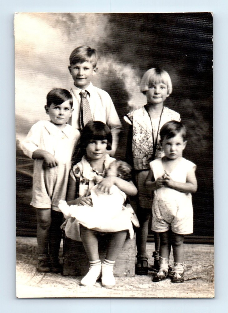 Old Vintage Photo FORMAL PORTRAIT BOYS GIRLS BABY CHILDREN GROUP PICTURE