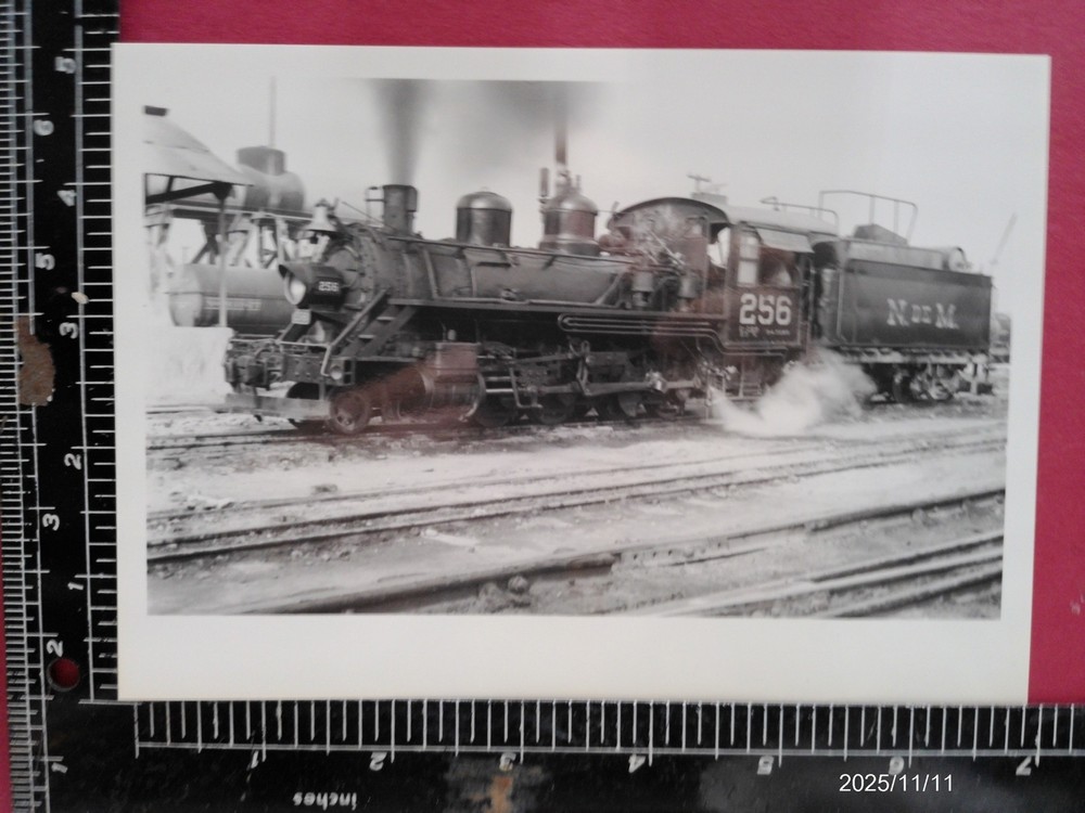 NdeM RAILROAD 2-8-0 NG LOCOMOTIVE #256 PHOTO SAN LAZARO MEXICO 1952