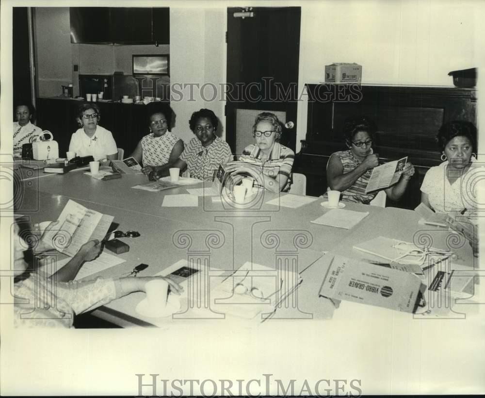 1972 Press Photo Women Against Crime project meeting. - noc42596