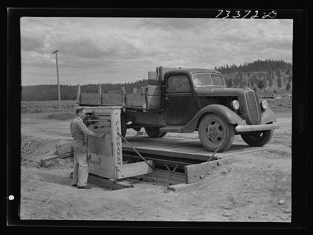 Photo:Seneca Oregon 1942 chrome ore weighing depot metal reserves truck