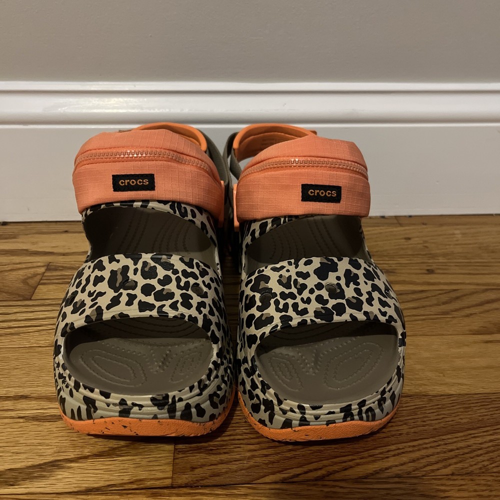 CROCS HIKER XSCAPE ANIMAL SANDAL CLOG Khaki Leopard Mens 9/ Womens 11