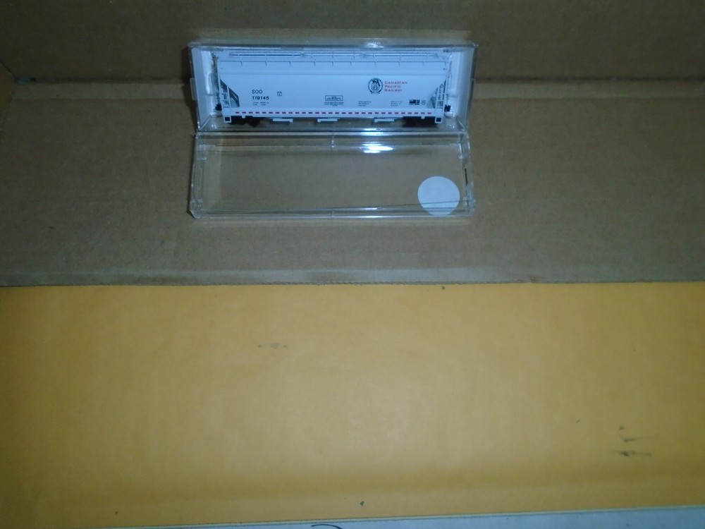 Micro Trains #94140 3 Bay Acf Centerflow Cov. Hopper -Cprail / Soo #119145 N