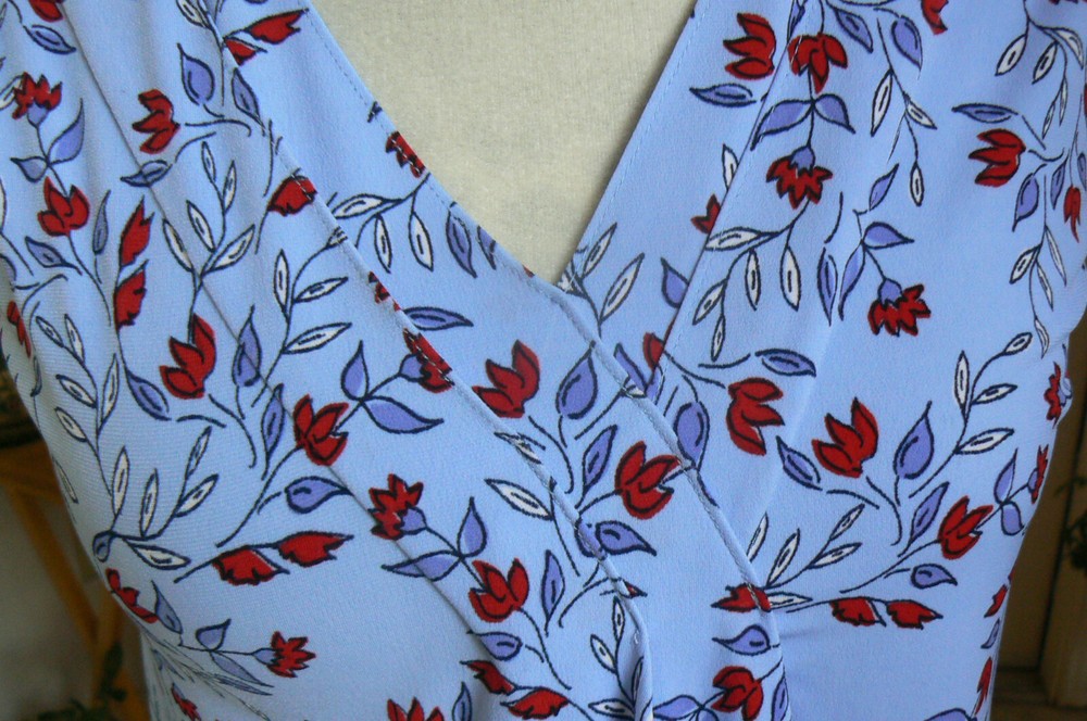 Charter Club sleeveless top sz.PP loose blue w/red flower,pleated flowing cool
