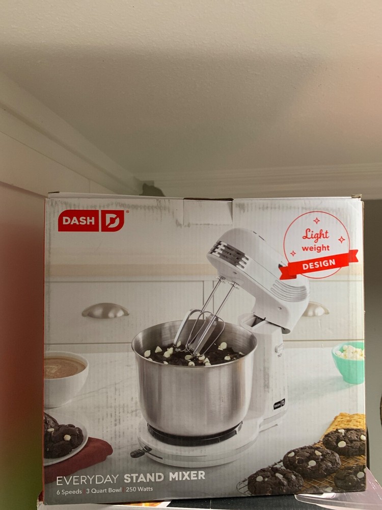 Dash Everyday Stand Mixer 6 Speeds 3 Quart Bowl white 250 Watts NEW