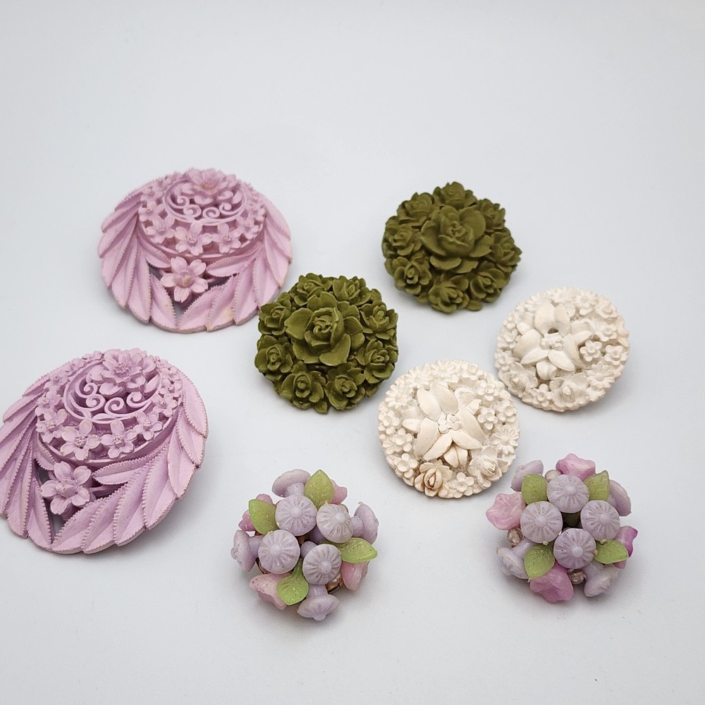 Vtg Carved Celluloid And Acrylic Floral Clip On Earrings Lavender Cream Green 4