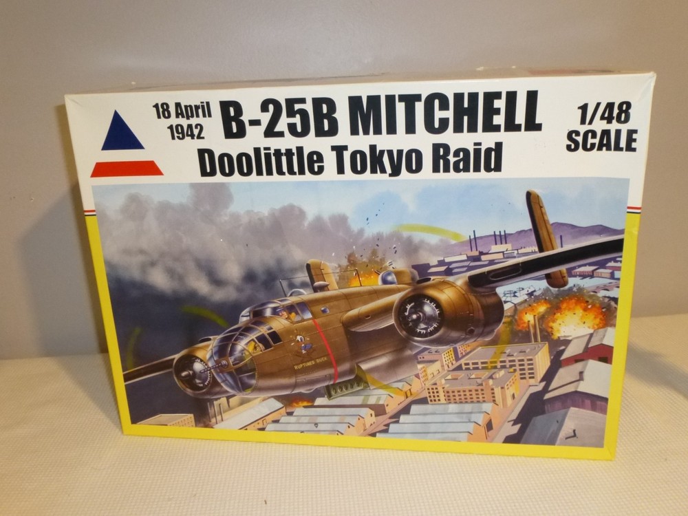 Accurate Miniatures #3430 B-25B Mitchell Doolittle Tokyo Raid 1942 1:48 OPEN BOX-image