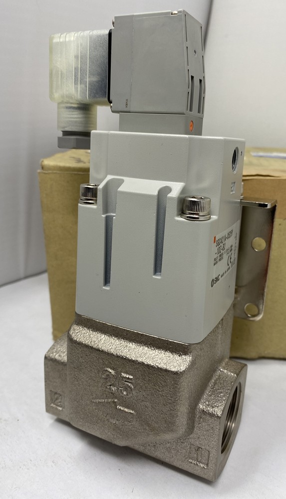 SMC SGC421A-0525Y-1DZ-B2 COOLANT VALVE 1