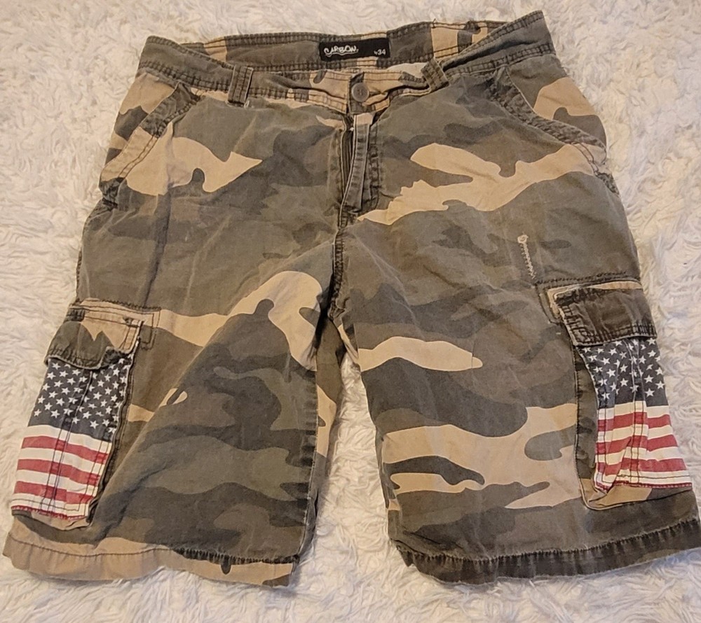 Men's cargo camo shorts size 34 by Cargo