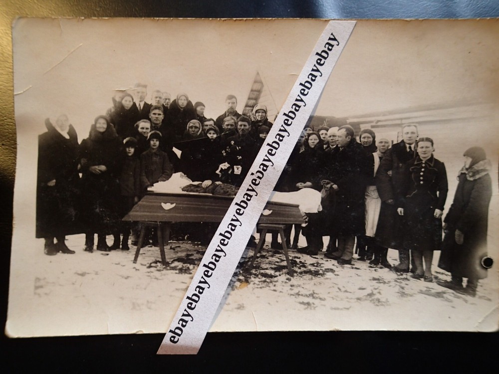 1930-s LADY POST MORTEM OPEN COFFIN PEOPLE WINTER ORIGINAL VINTAGE PHOTO EUROPE