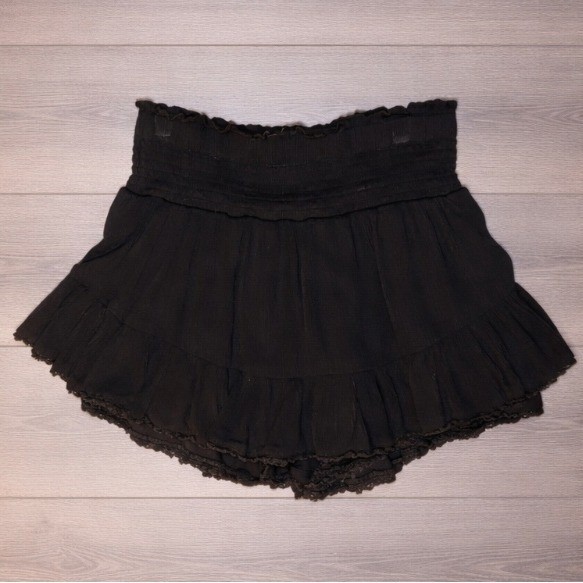 Aeropostale Women's Black Smocked Ruffle Lace Trim Mini Skort Sz XS