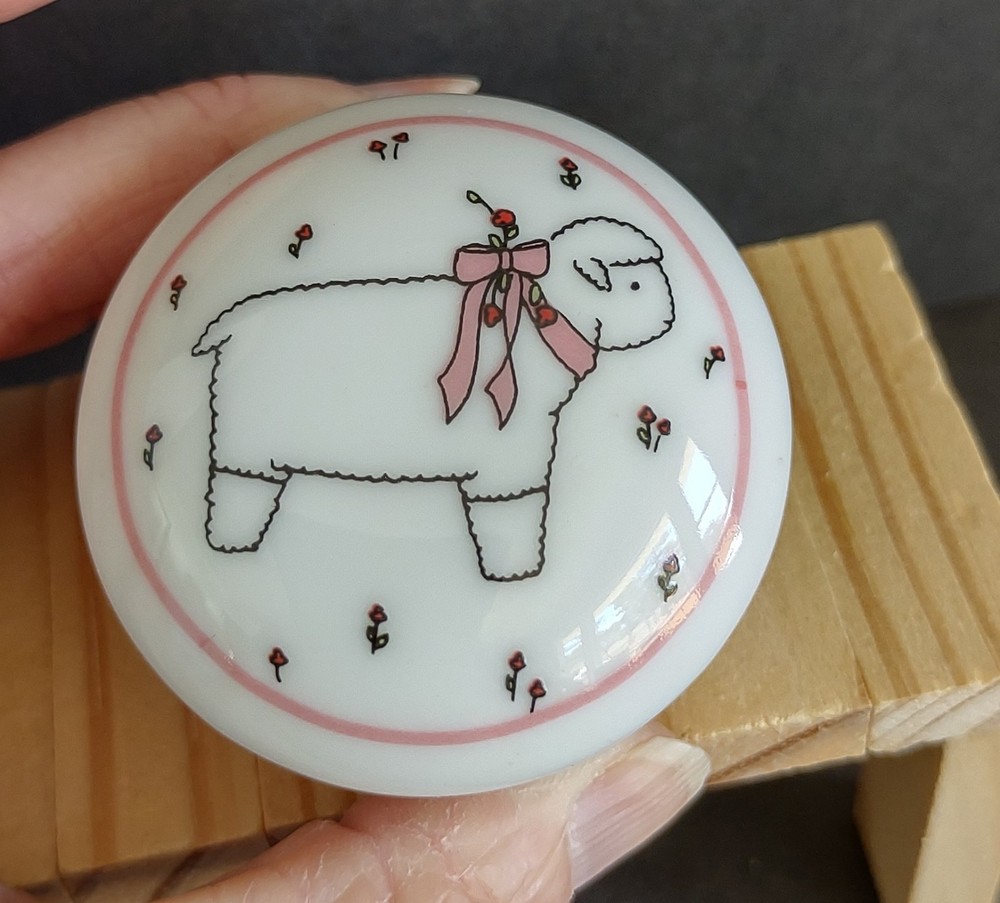 Vintage Trinket /Jewelry Box With Sheep/Lamb Carolyn Lary Papél Japan