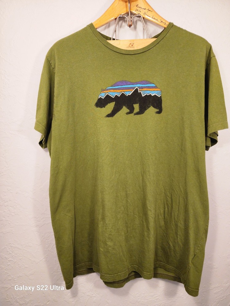 Patagonia Shirt Men 2XL Green Organic Cotton Grizzly Bear Crewneck Short Sleeve