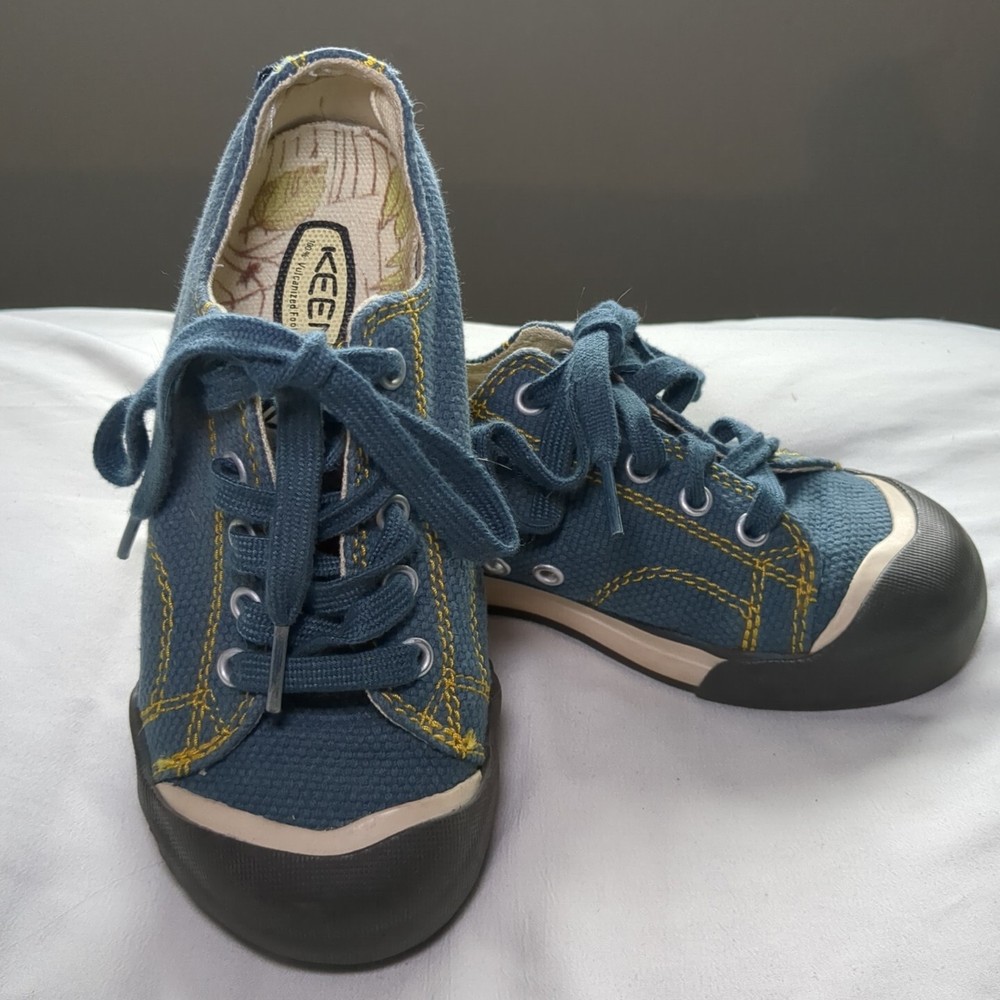 KEEN Kids Size 1 Blue Canvas Bump Toe Lace-Up Sneakers VGC