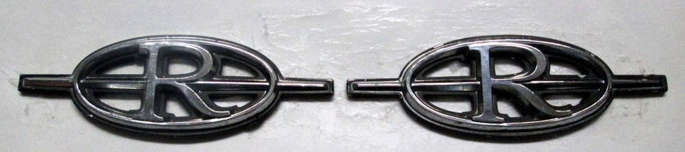 1979-1985 Buick Riviera Roof Sail Emblem 3-5/8 x 1-3/8 Inches OEM Nhu14