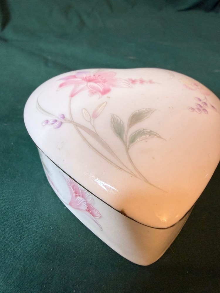 Vintage Fine China Japan Porcelain Ceramic Small Heart Shaped Trinket Box Floral