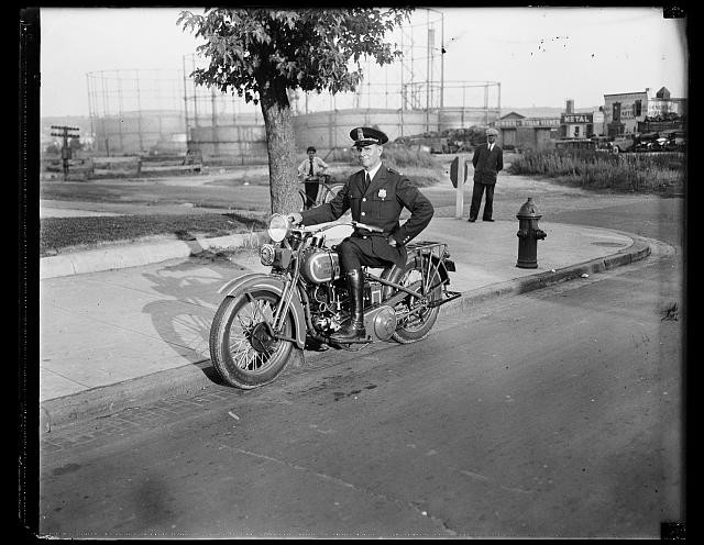 Photo:Washington D.C. Metropolitan Police Officer Motorcycle 1932