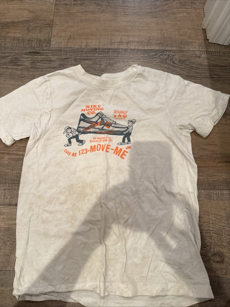 Boys Nike Graphic Shoe T-shirt Size Large