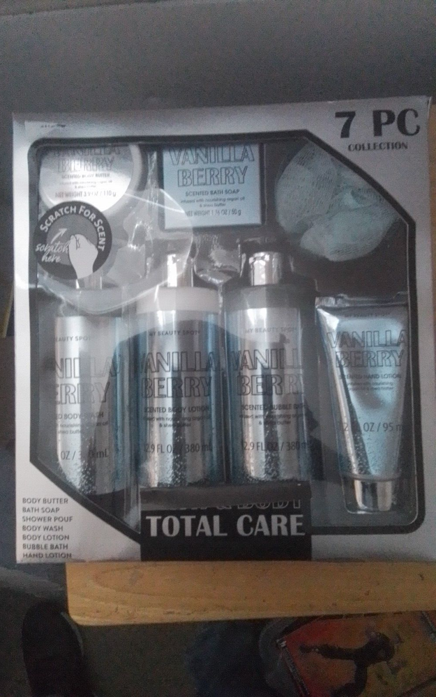 7 PC Holiday Gift My Beauty Spot Vanilla Berry Bath & Body Total Care