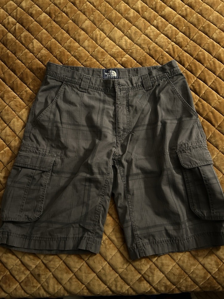 The North Face Men's Dark Gray Hiking Cargo Shorts Size 34