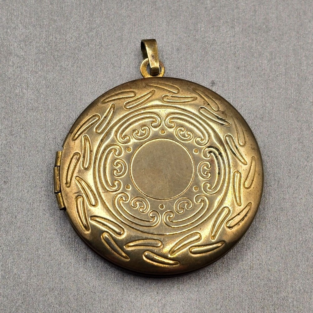 VTG Sunburst Floral Engraved Round Locket Pendant 1.5