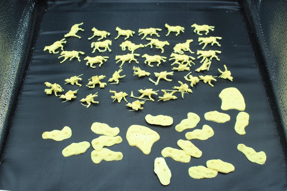 Vtg Airfix 1/72 Scale Model Toy Solders Waterloo British Artillery lot #2 (B35)