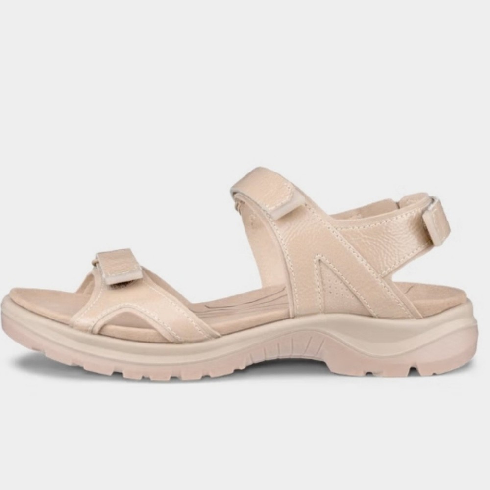 Ecco Off Road Nude Patent Leather Chunky Fisherman Sandals with Straps