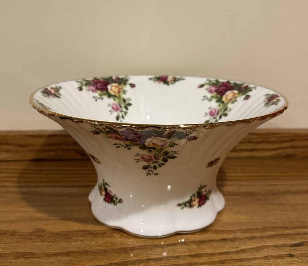 Royal Albert Old Country Roses Fluted  Bowl 9.5