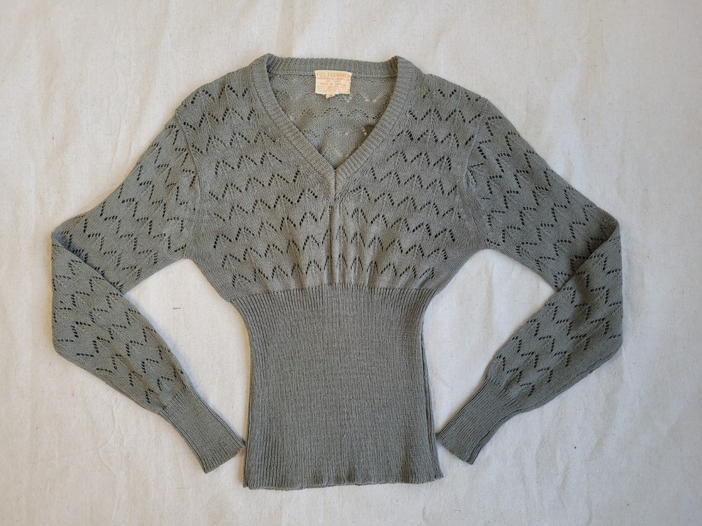 1940s Open Knit Grey w Green/Blue Undertones V-neck Sweater Women’s Sz XS/S