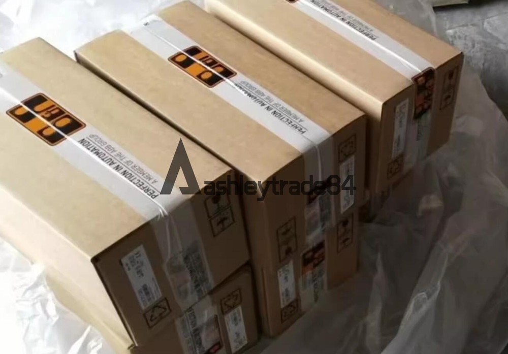 ONE NEW B&R servo motor 8LSA44.E3030D000-0 8LSA44.E3030D0000 8LSA44E3030D000-0