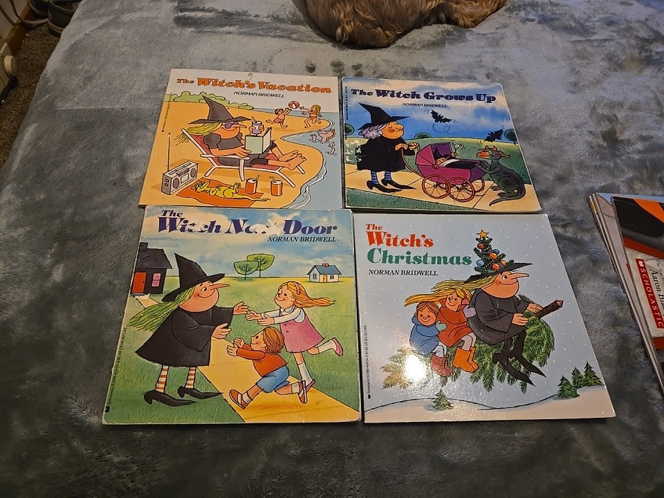 4 Books Children's  Norman BRIDWELL Witch