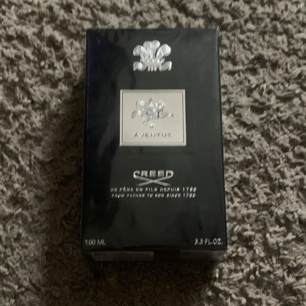 Creed Aventus Eau de Parfum Spray Regular Size 3.3 fl oz / 100 mL
