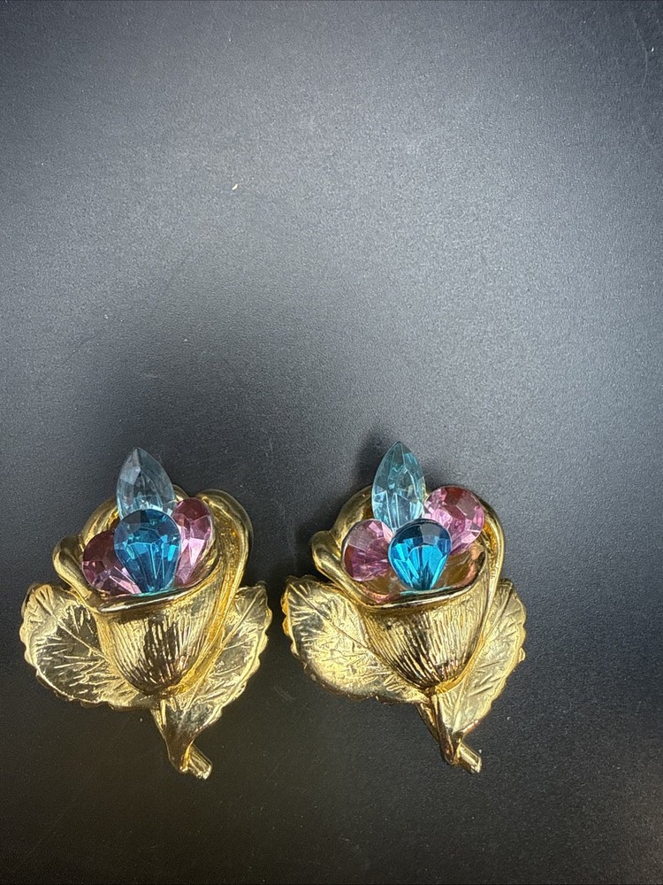 Lisner Style Gold Tone Leaf Earrings AB Rhinestone Leaves Pink Clip On Vintage