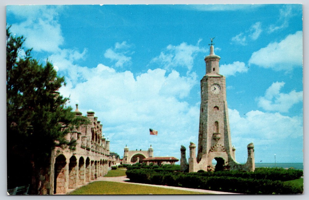 Postcard Oceanfront Park Clock Tower & Bandshell, Daytona Beach Florida Unposted